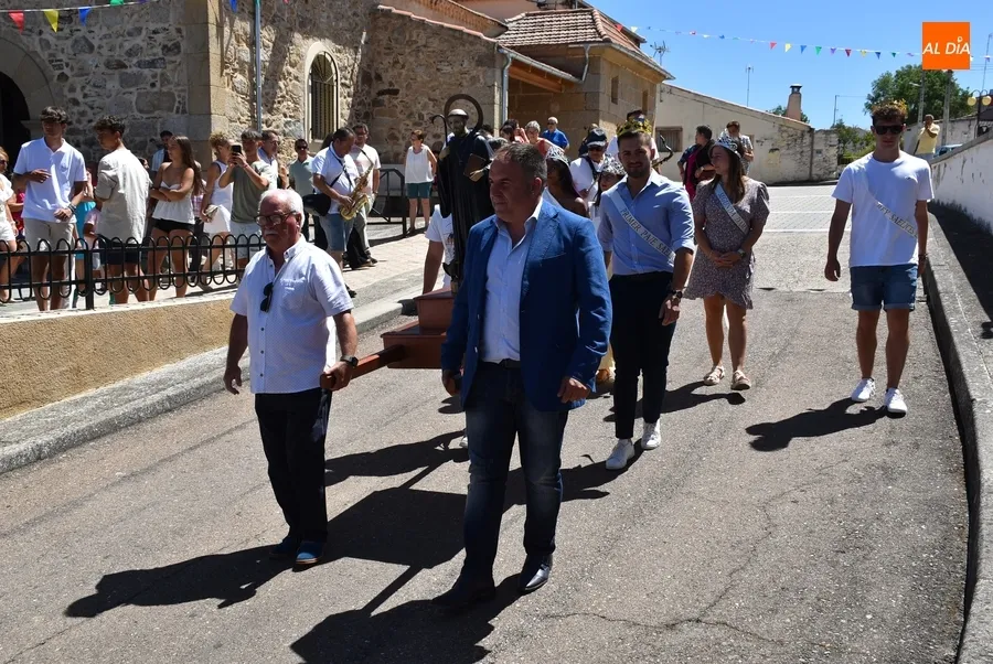 Foto 6 - Saelices el Chico se pone sus mejores galas para procesionar a San Benito