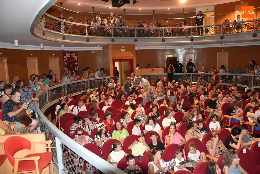 Foto 2 - La esperanza renace bajo &lsquo;El &aacute;rbol rojo&rsquo; de Baychimo en la apertura de la franja infantil