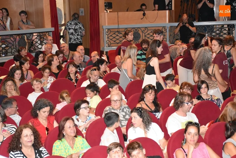 Foto 4 - La esperanza renace bajo &lsquo;El &aacute;rbol rojo&rsquo; de Baychimo en la apertura de la franja infantil