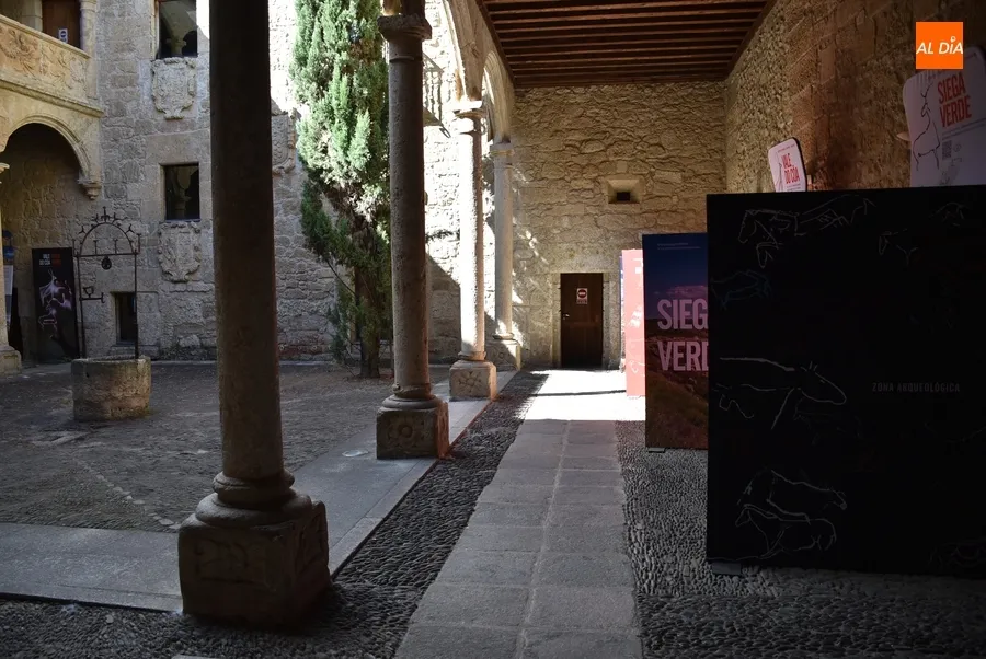 Foto 2 - El Ayuntamiento procede al obligado desmontaje de las exposiciones que ten&iacute;a en Los &Aacute;guila