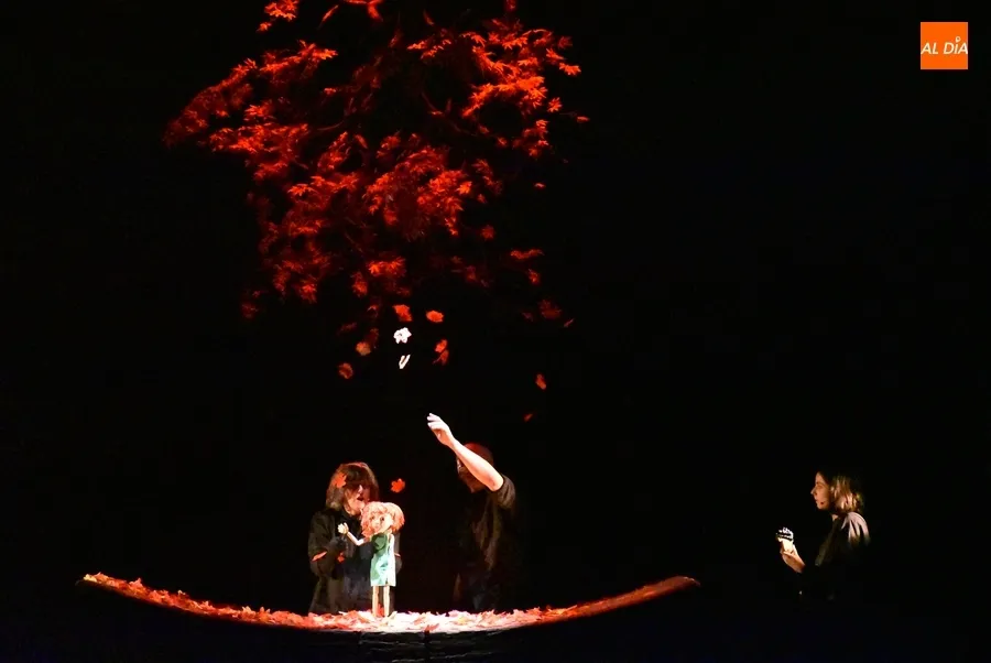Foto 10 - La esperanza renace bajo &lsquo;El &aacute;rbol rojo&rsquo; de Baychimo en la apertura de la franja infantil