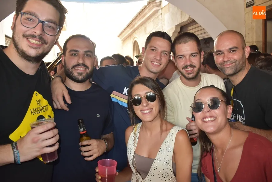 Foto 8 - Nueva tarde festiva repleta de m&uacute;sica con un repunte de las pistolas de agua para aliviar el calor