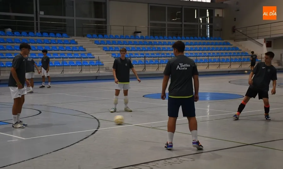 Foto 7 - El III Juvenil inicia una nueva etapa con la permanencia en Divisi&oacute;n de Honor como objetivo