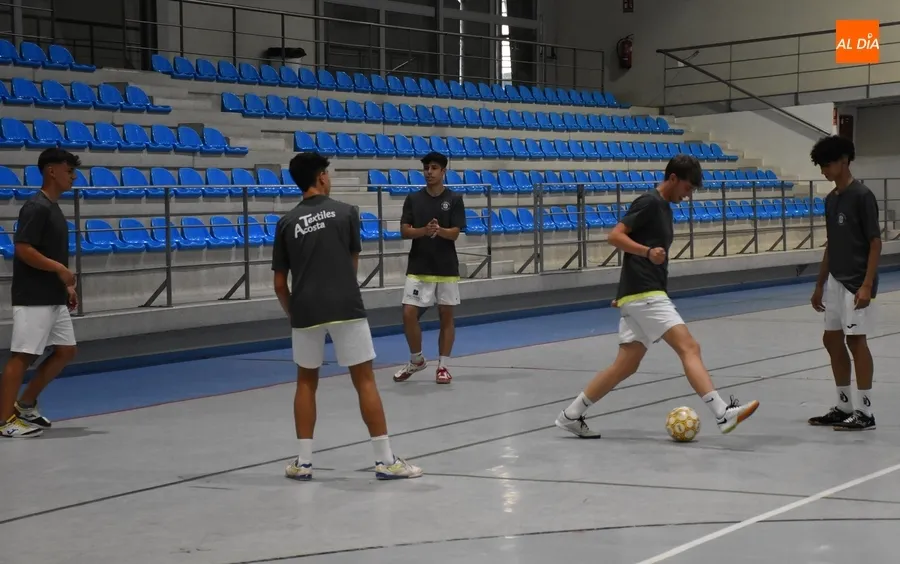 Foto 9 - El III Juvenil inicia una nueva etapa con la permanencia en Divisi&oacute;n de Honor como objetivo
