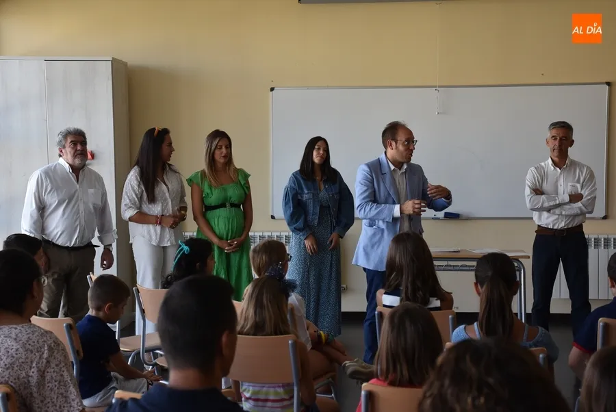 Foto 2 - Los 42 participantes en el Campamento de inform&aacute;tica de la Fundaci&oacute;n reciben sus diplomas