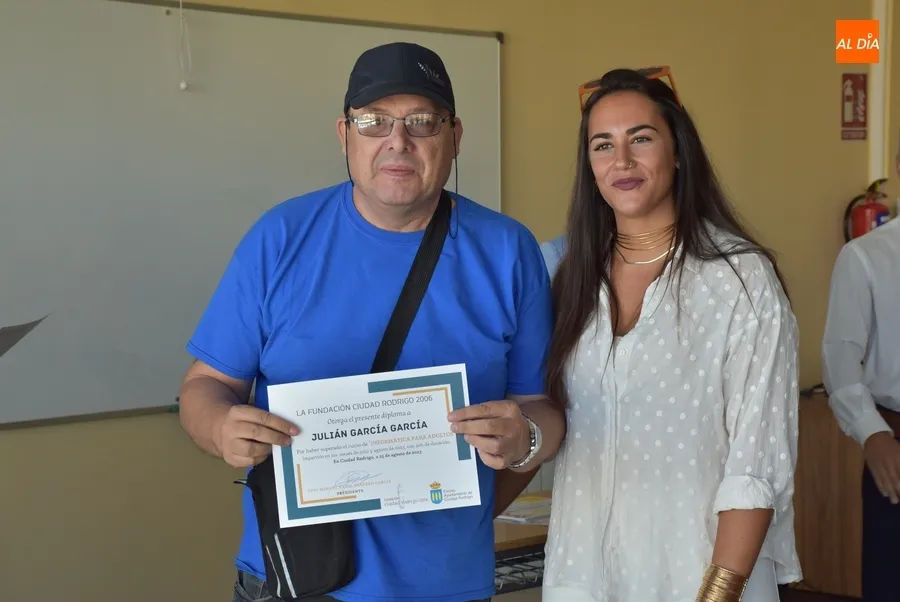 Foto 8 - Los 42 participantes en el Campamento de inform&aacute;tica de la Fundaci&oacute;n reciben sus diplomas