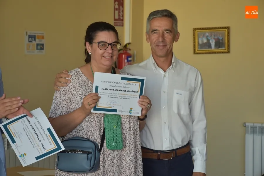 Foto 10 - Los 42 participantes en el Campamento de inform&aacute;tica de la Fundaci&oacute;n reciben sus diplomas