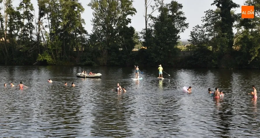 Foto 4 - El r&iacute;o conserva una alta fidelidad pese al Martes Mayor