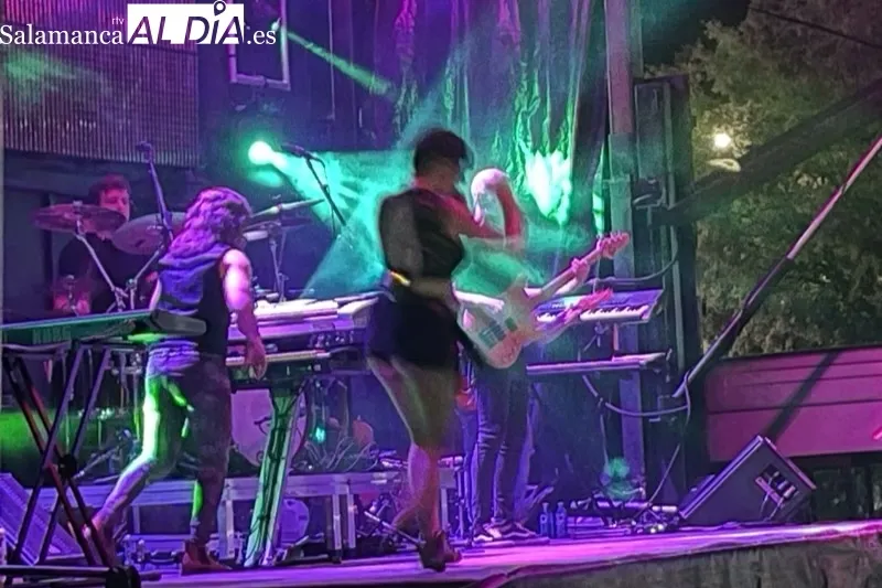 Foto 2 - Mecanoman&iacute;a trae a Pe&ntilde;aranda cl&aacute;sicos y recuerdos en un ambientado concierto