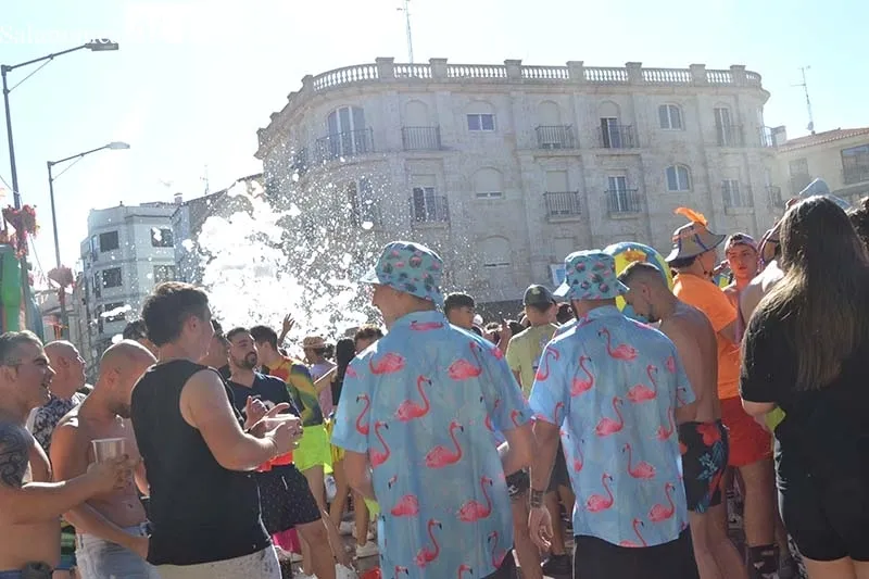 Foto 3 - Vibrante chupinazo para comenzar las fiestas en Guijuelo