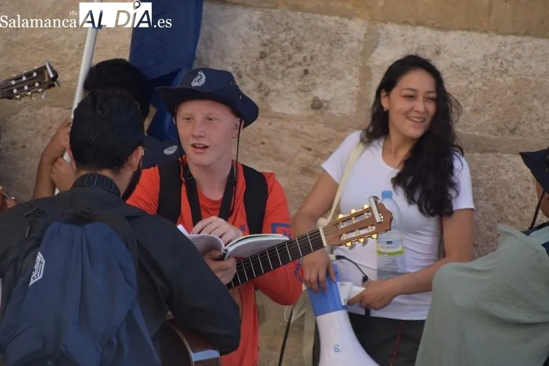 Foto 5 - Los j&oacute;venes de la JMJ se hacen notar en Salamanca antes de ir a Lisboa
