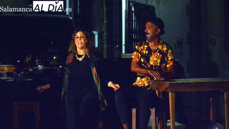 El grupo Mayalde actuó anoche en la plaza de la Barrera de Lumbrales