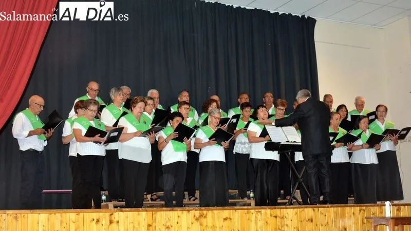 Foto 9 - Adela Villoria resalta las peculiaridades del pueblo de Lumbrales en el preg&oacute;n de las fiestas del 2023