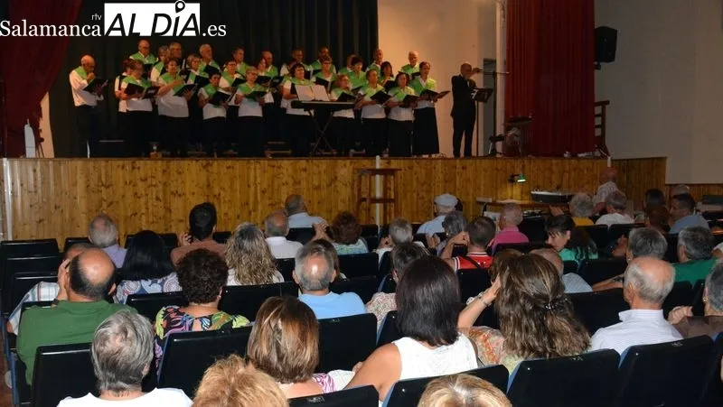 Foto 7 - Adela Villoria resalta las peculiaridades del pueblo de Lumbrales en el preg&oacute;n de las fiestas del 2023