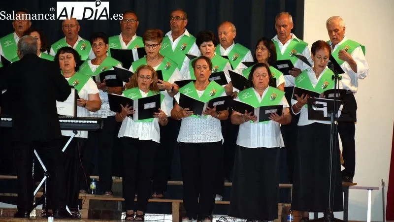 Foto 5 - Adela Villoria resalta las peculiaridades del pueblo de Lumbrales en el preg&oacute;n de las fiestas del 2023