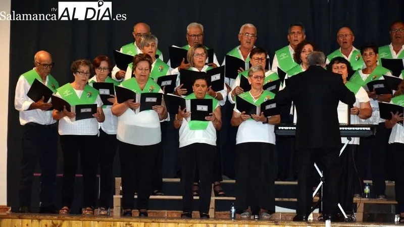 Foto 4 - Adela Villoria resalta las peculiaridades del pueblo de Lumbrales en el preg&oacute;n de las fiestas del 2023
