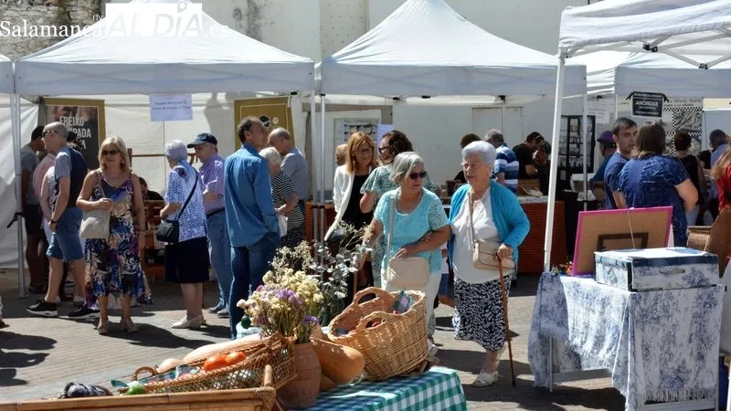 Foto 11 - Lumbrales vive una animada despedida de fiestas con la Feria Hort&iacute;cola y una comida popular