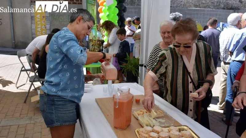 Foto 10 - Lumbrales vive una animada despedida de fiestas con la Feria Hort&iacute;cola y una comida popular