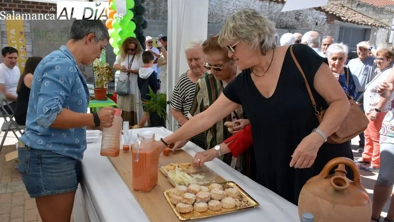 Foto 9 - Lumbrales vive una animada despedida de fiestas con la Feria Hort&iacute;cola y una comida popular
