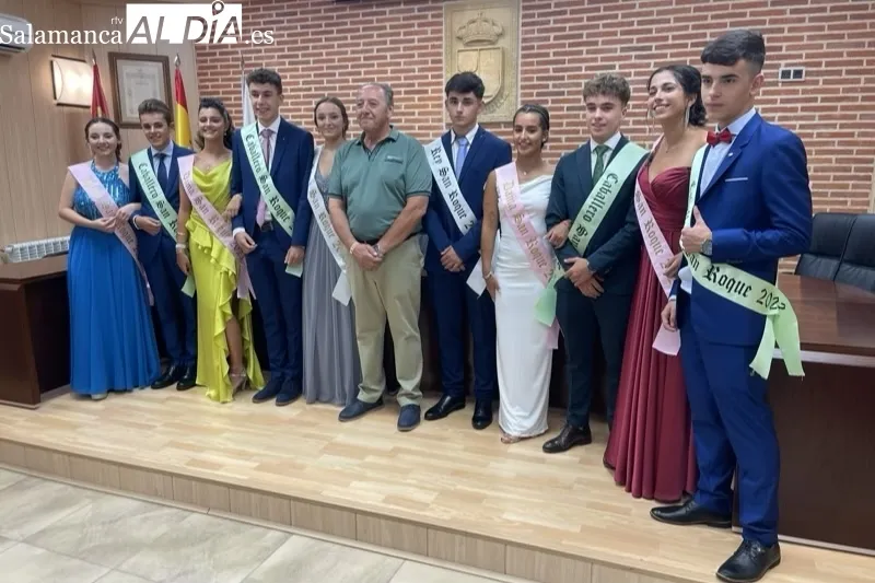 Foto 5 - Colorida y multitudinaria bienvenida a las fiestas de San Roque 2023 en Macotera
