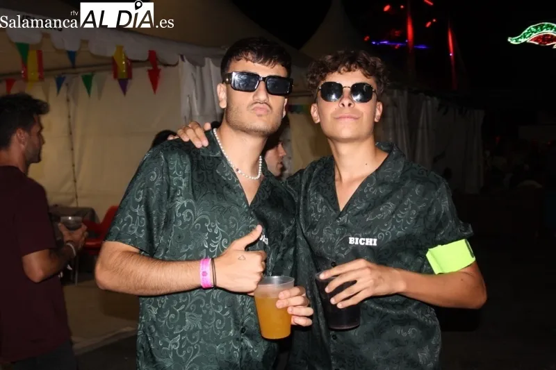 La zona de las carpas acogía una degustación de patatas meneás y un concurso Dj
