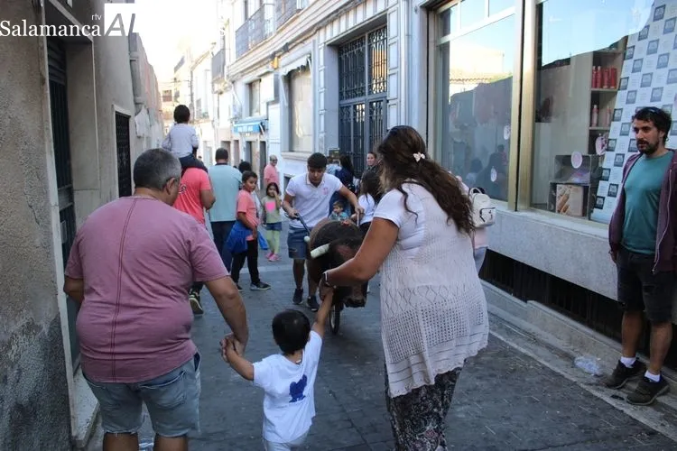 Foto 3 - Los m&aacute;s peque&ntilde;os comienzan su gran d&iacute;a con un encierro infantil