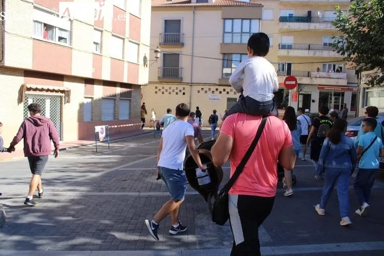Foto 2 - Los m&aacute;s peque&ntilde;os comienzan su gran d&iacute;a con un encierro infantil