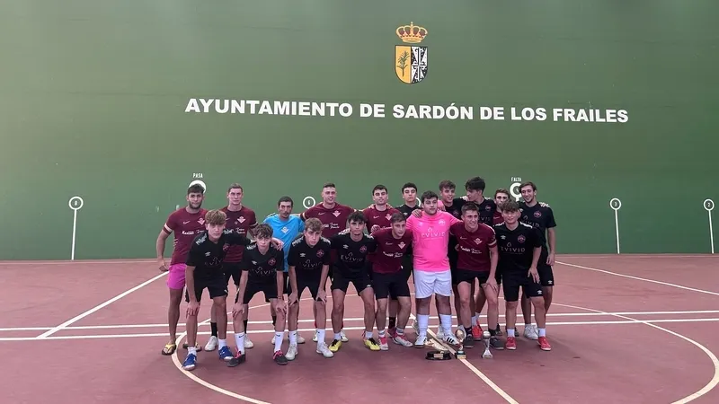 El trofeo de campeón se lo llevó el Real Monleras tras vencer al Misco de Ledesma por 5-2 