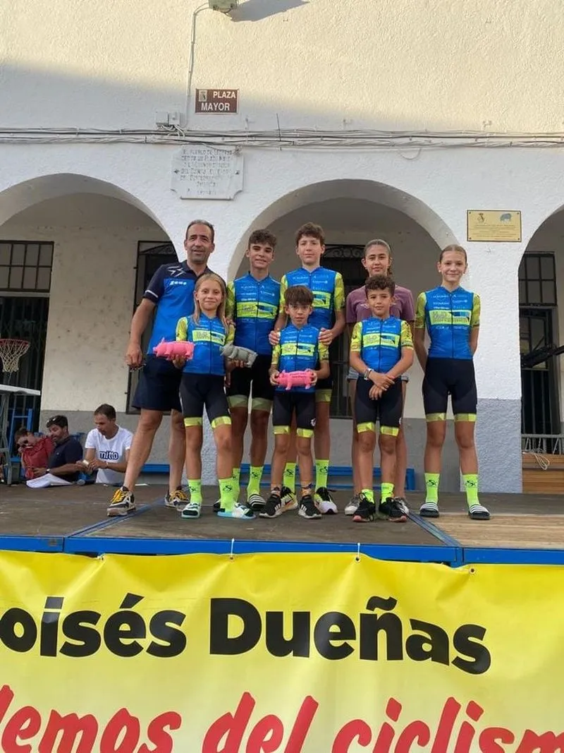 Participantes de Escuela de Ciclismo Salmantina en el Memorial Basilio González de Ledrada