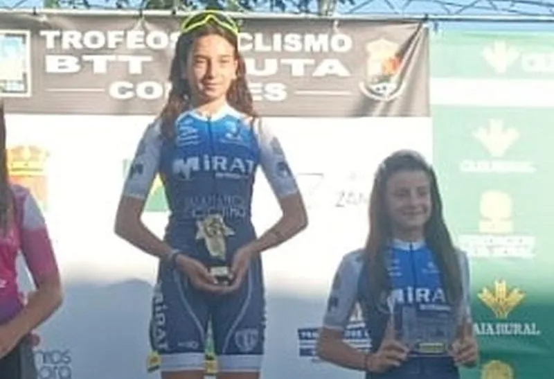 Ciclistas de la Escuela Mirat - Salamanca es Ciclismo