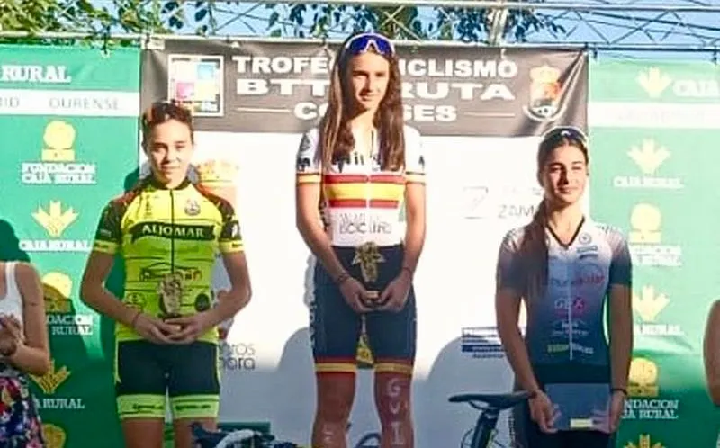 Ciclistas de la Escuela Mirat - Salamanca es Ciclismo