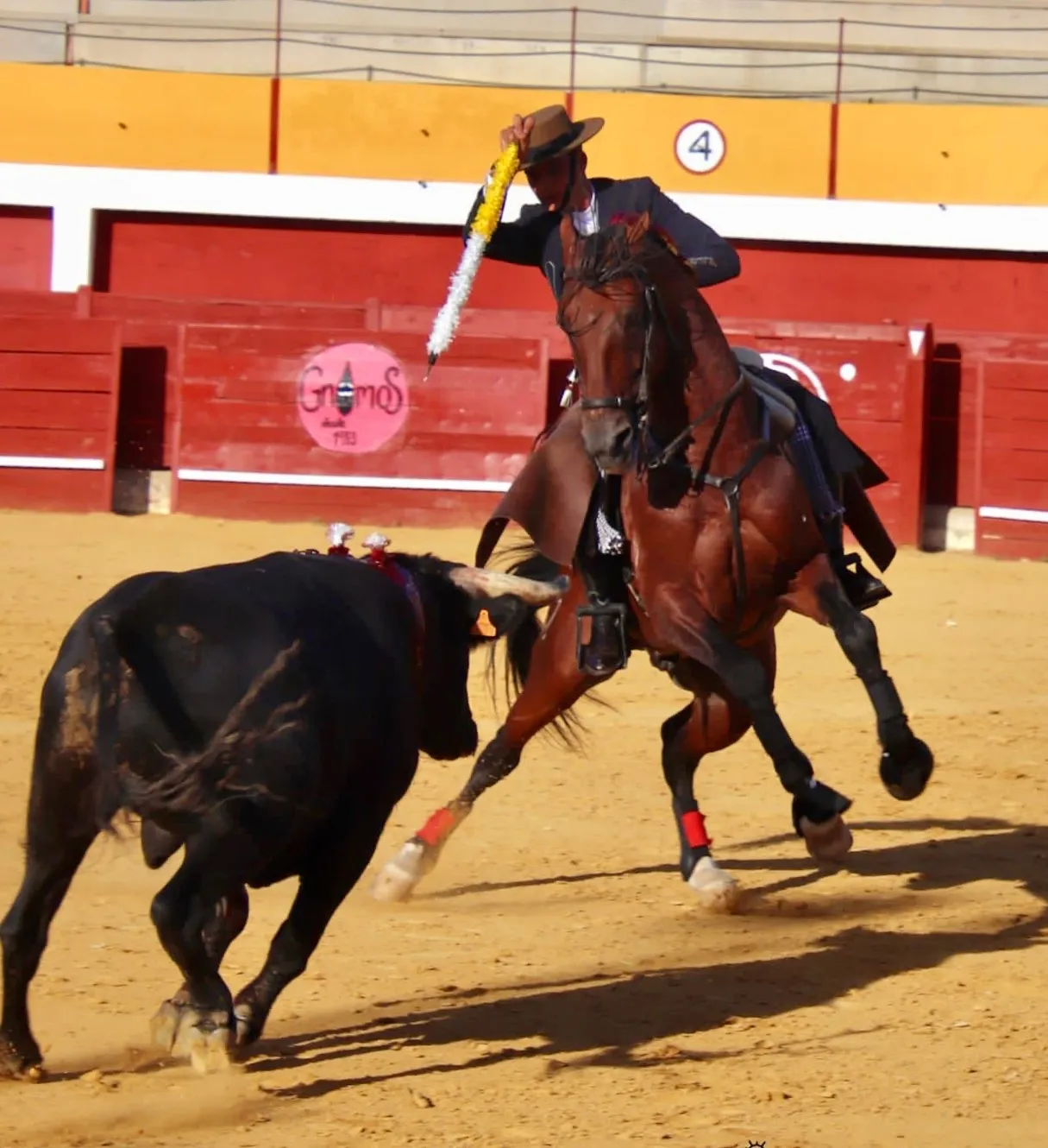 Sergio Pérez salía por la puerta grande de Macotera en la corrida de rejones