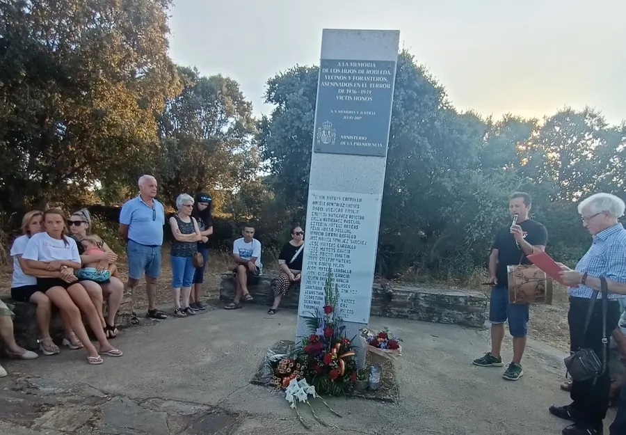 Foto 3 - El homenaje de Robleda a sus v&iacute;ctimas de la represi&oacute;n franquista suma la proyecci&oacute;n de un documental