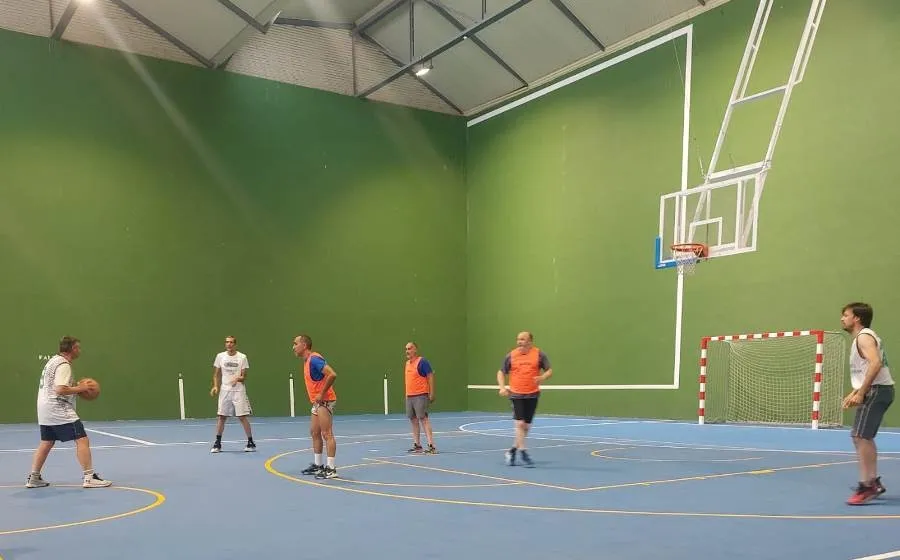 Foto 4 - El equipo de Seat Las Cantinas, campe&oacute;n del Torneo 3x3 de Basket de La Fuente