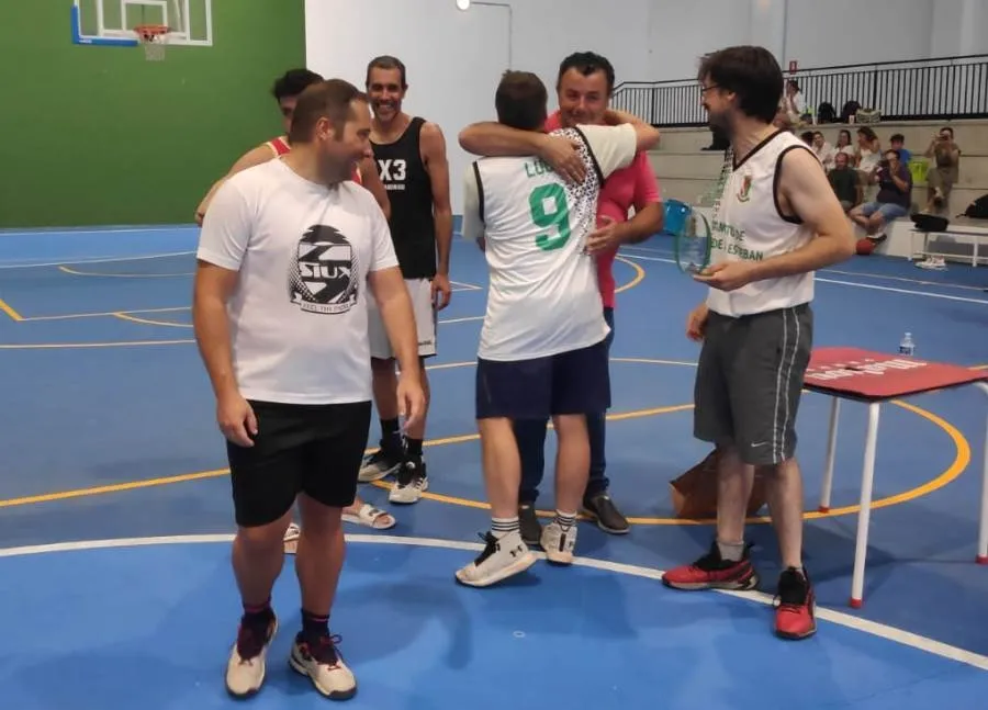 Foto 3 - El equipo de Seat Las Cantinas, campe&oacute;n del Torneo 3x3 de Basket de La Fuente