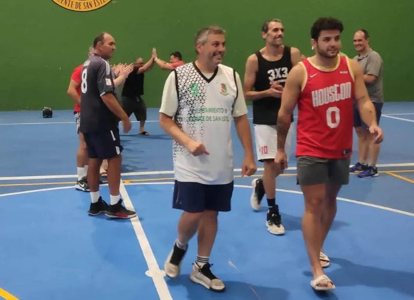 Foto 2 - El equipo de Seat Las Cantinas, campe&oacute;n del Torneo 3x3 de Basket de La Fuente