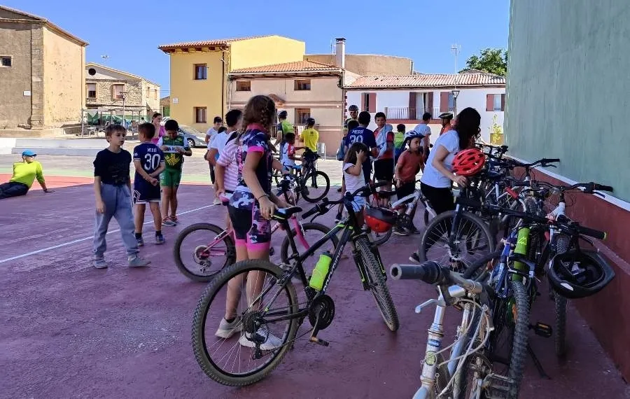 Foto 4 - Unos 25 ni&ntilde;os realizan una ruta BTT en El Sah&uacute;go