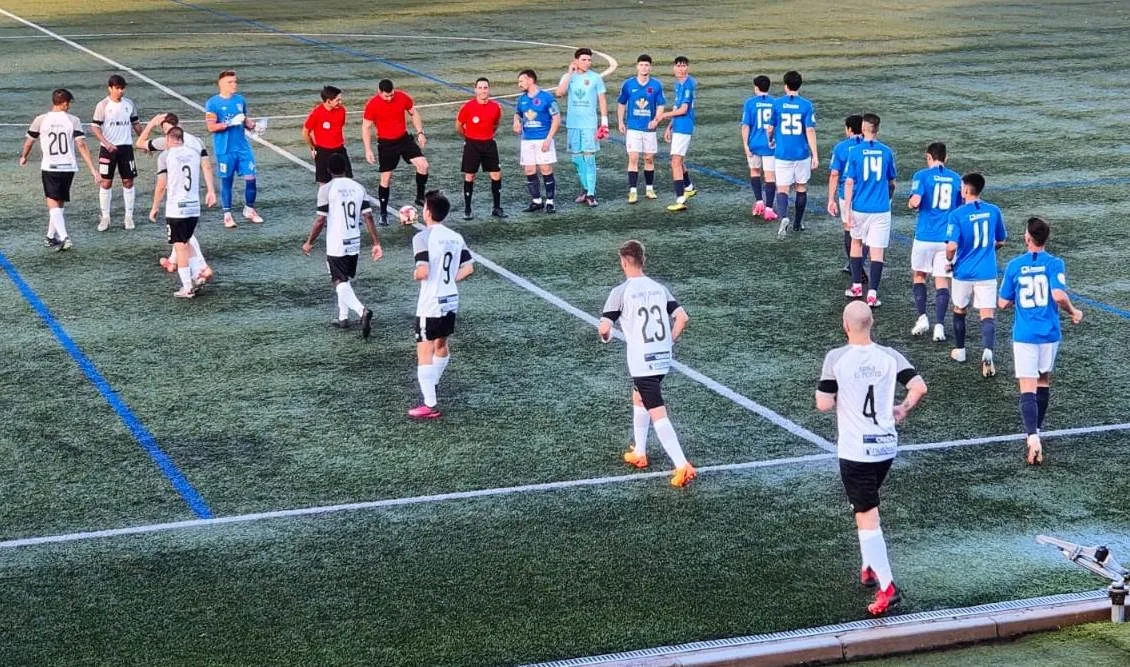 Foto 2 - El Ciudad Rodrigo firma tablas ante el Santa Marta de 3&ordf;, que igual&oacute; el 0-2 inicial