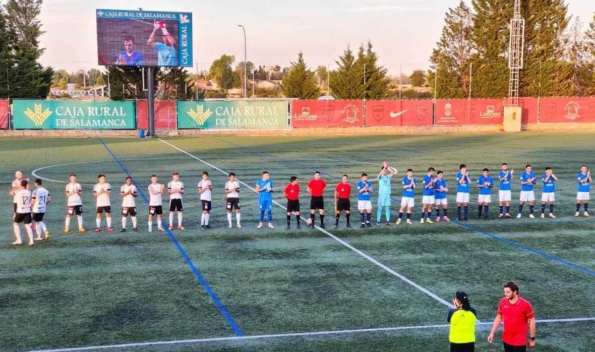 Foto 3 - El Ciudad Rodrigo firma tablas ante el Santa Marta de 3&ordf;, que igual&oacute; el 0-2 inicial