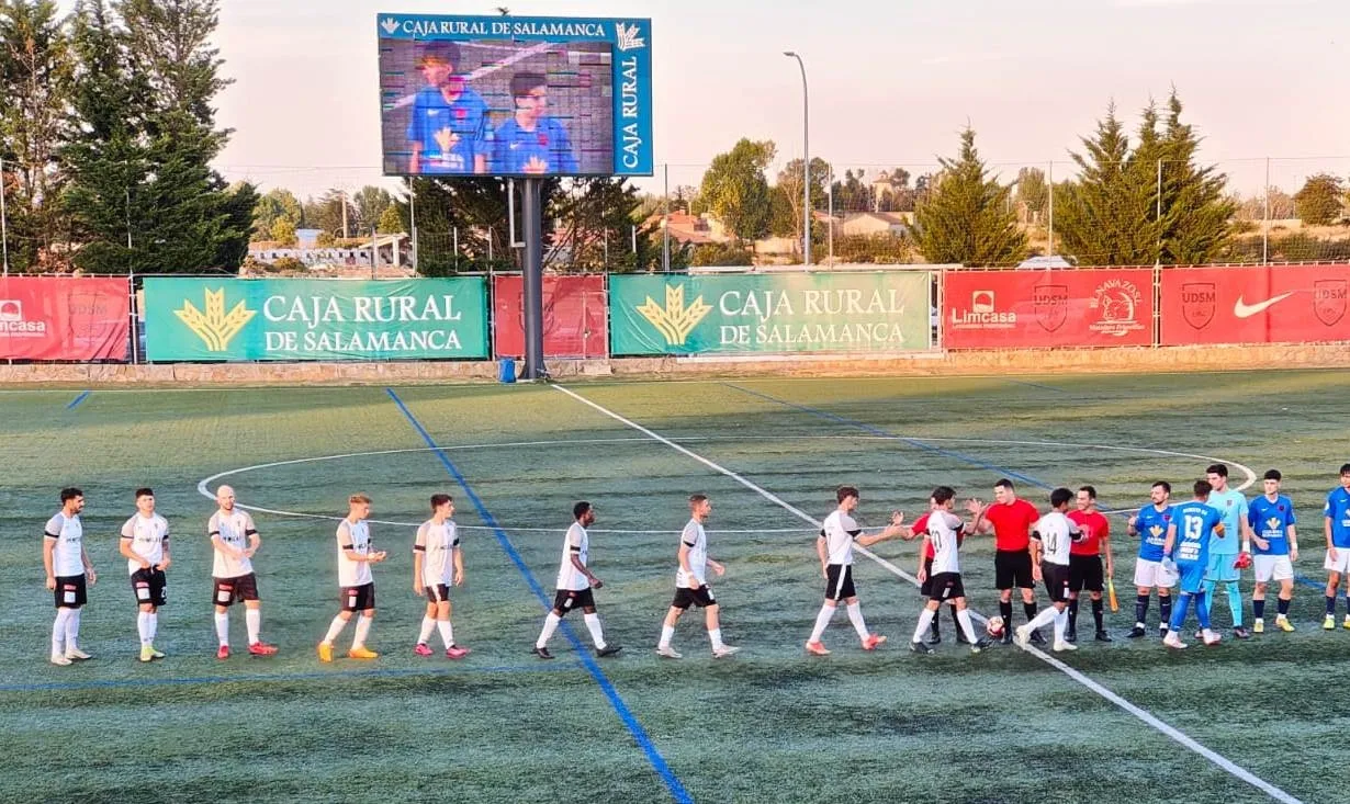Foto 4 - El Ciudad Rodrigo firma tablas ante el Santa Marta de 3&ordf;, que igual&oacute; el 0-2 inicial