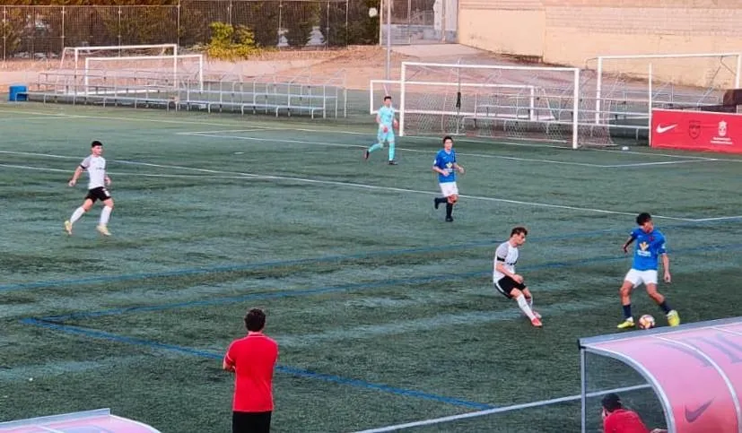 Foto 6 - El Ciudad Rodrigo firma tablas ante el Santa Marta de 3&ordf;, que igual&oacute; el 0-2 inicial