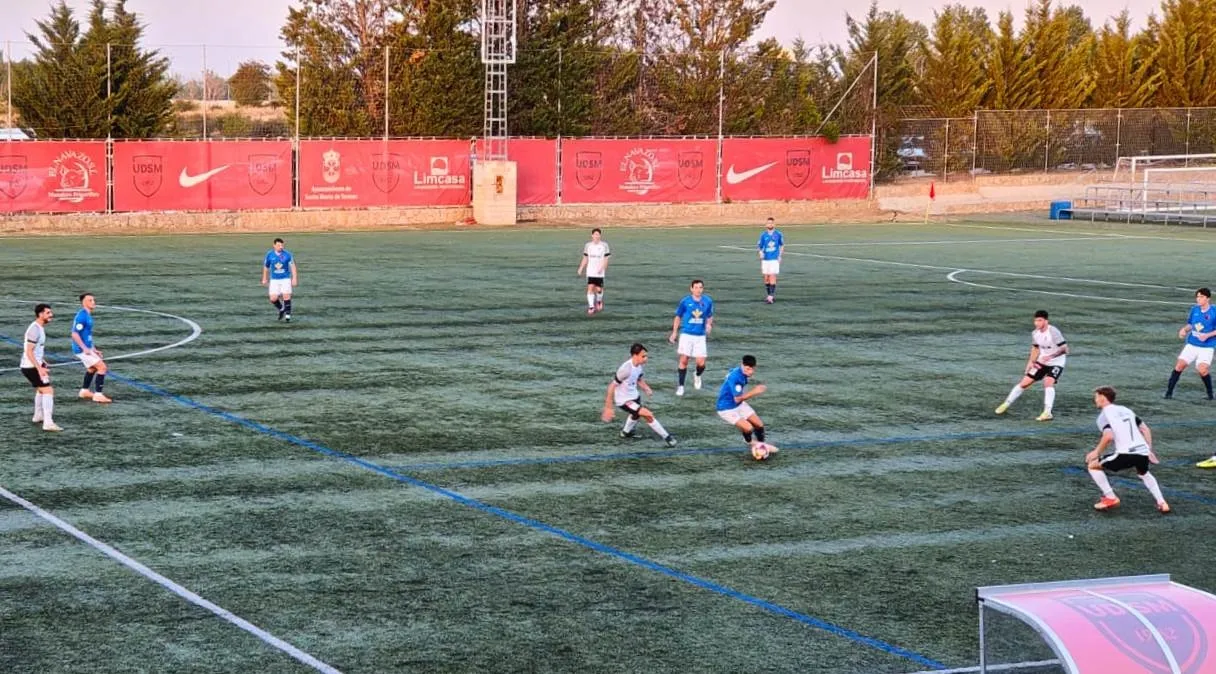 Foto 7 - El Ciudad Rodrigo firma tablas ante el Santa Marta de 3&ordf;, que igual&oacute; el 0-2 inicial