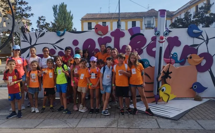 Foto 3 - 40 ni&ntilde;os de Sancti-Sp&iacute;ritus se acercan a disfrutar del Divierteatro
