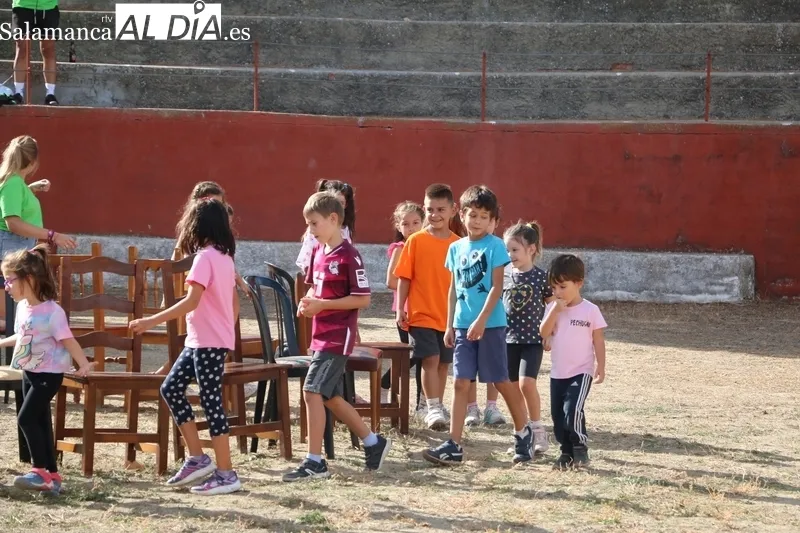 Este martes la plaza de toros acogía una yincana de juegos para los niños / CORRAL 