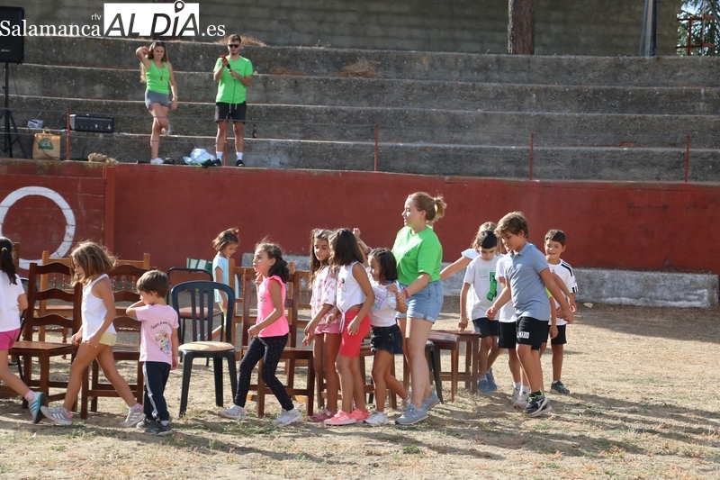 Este martes la plaza de toros acogía una yincana de juegos para los niños / CORRAL 