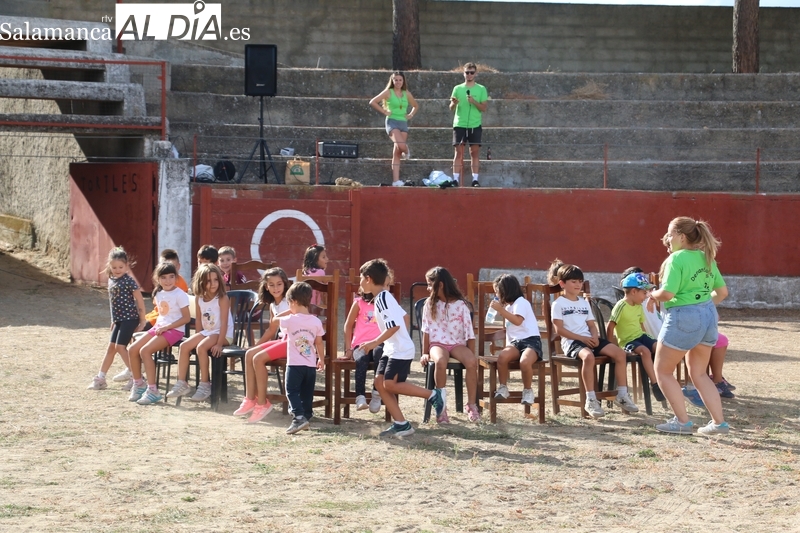 Este martes la plaza de toros acogía una yincana de juegos para los niños / CORRAL 