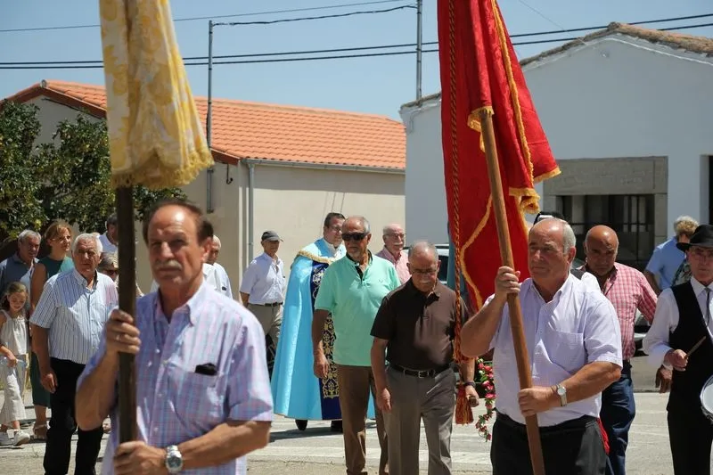Foto 2 - Cerezal de Pe&ntilde;ahorcada homenajea a la Virgen con la subasta de roscas 