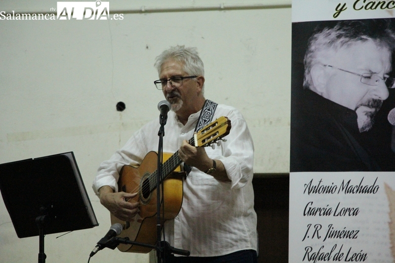 Actuación de Toño Blázquez en Yecla de Yeltes organizada por la Asociación Cultural 'La Muralla'  / CORRAL 