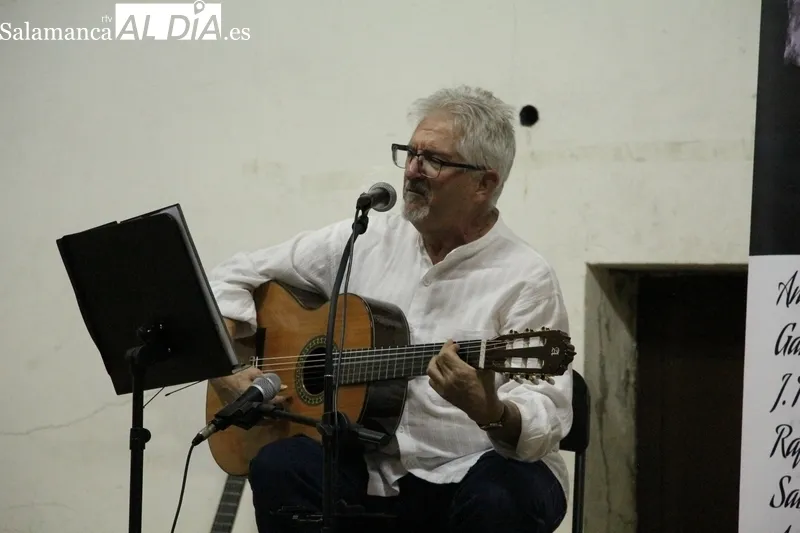 Actuación de Toño Blázquez en Yecla de Yeltes organizada por la Asociación Cultural 'La Muralla'  / CORRAL 