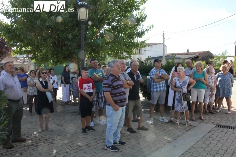 Homenaje a Francisco Prieto y chupinazo de las fiestas de las Madrinas en Encinasola de los Comendadors / CORRAL Y MARIBEL SÁNCHEZ